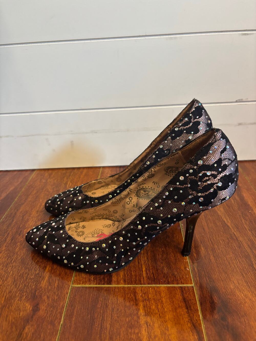 Betseyville by Betsey Johnson Black Pink Lace Rhinestone Embellished Pumps 7.5
